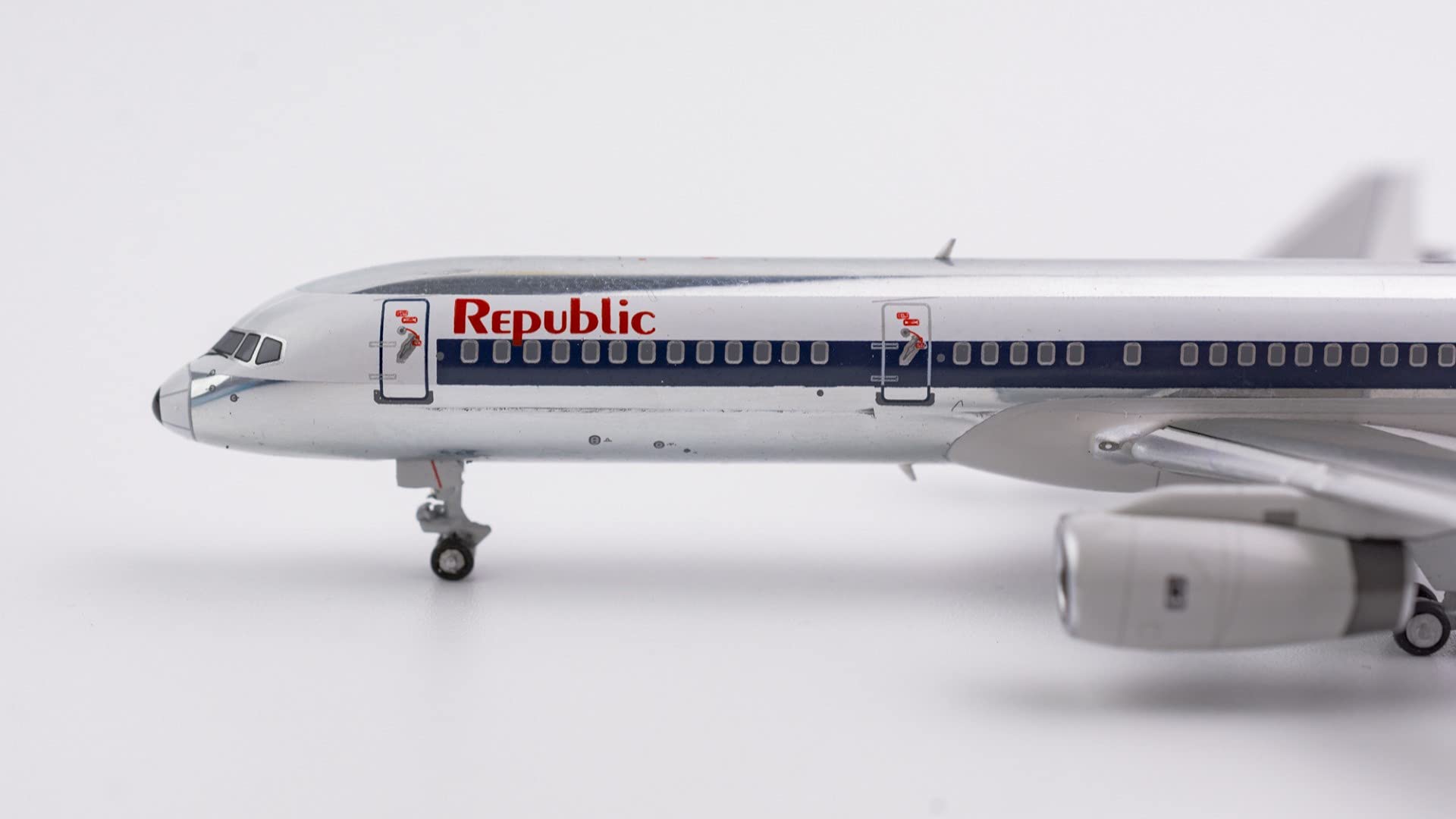 53035 Boeing 757-200 Republic Airlines NW Scheme; Polished; Red Tail N604RC Scale 1/400