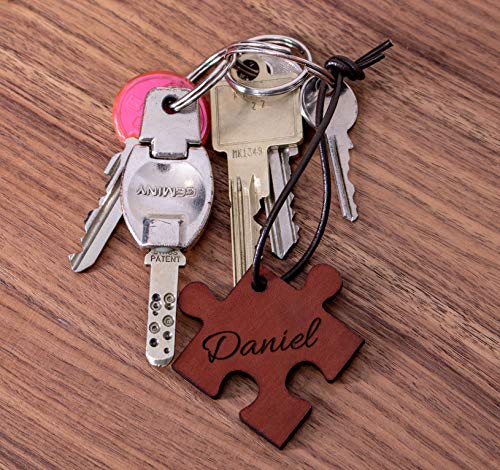 CHRISCK design 2 echte Leder Schlüsselanhänger mit Namen - Gravur Puzzle Anhänger - Paar Liebes Geschenk für Männer und Frauen - Partner Anhänger als Geschenkidee Hochzeitstag Jahrestag