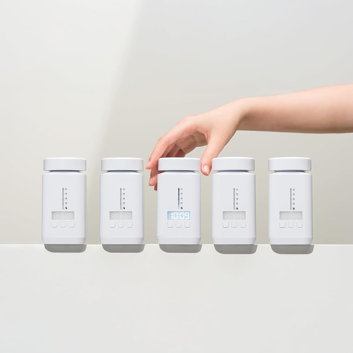 DEFI Smart Pill Bottle | Bluetooth Pill Organizer, Travel Medication Organizer & Daily Pill Case, Portable Medicine Holder for Vitamins & Supplements | Sound & Light Reminder App