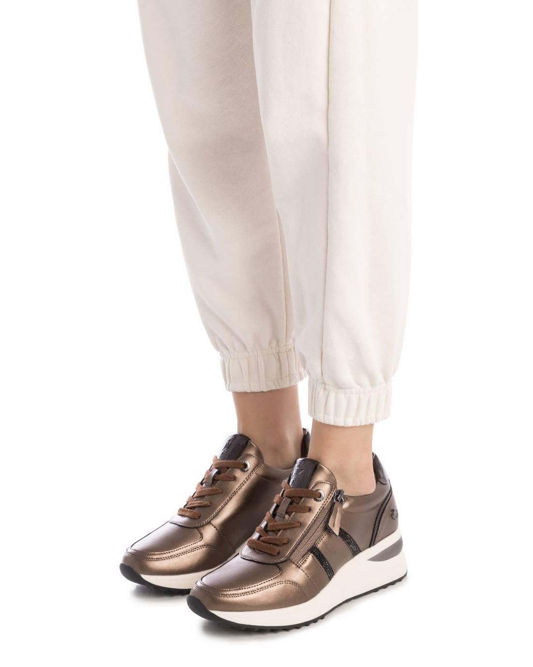 XTI - Sneakers Kobiety - Wygodne i wszechstronne obuwie – moda casualowa