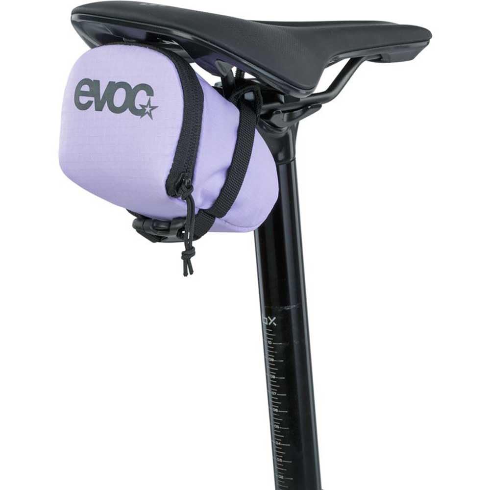 EVOC SEAT BAG Torba na siodło Torba na ramę zapewniająca dodatkowe miejsce do przechowywania na sztycy podsiodłowej (wyjątkowo lekka, szybka w montażu dzięki klamrom, odblaskowe logo)