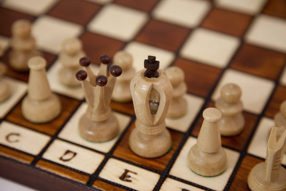 Hermoso juego de ajedrez con tablero de madera y piezas hechas a mano. Producto ideal para regalo, 36 cm