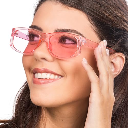 Il retrò incontra la tendenza: occhiali rettangolari dal design nostalgico, per donne attente alla moda e con un senso dello stile