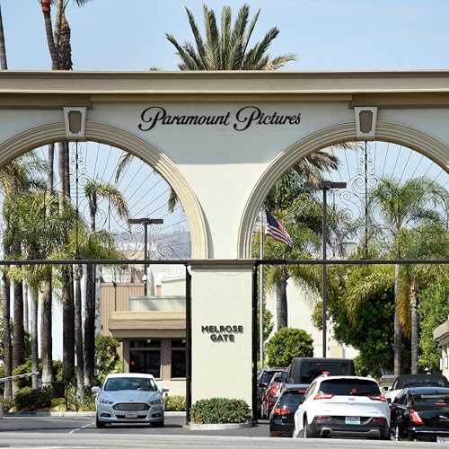 『Billionaires Brawl Over Warner Bros.』のカバーアート