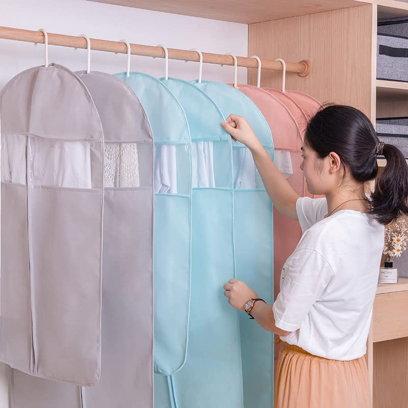 Een Kledinghoes met Rits voor de Garderobe Kast en Opslag Een Kledinghoes met Rits voor de Garderobe Kast en Opslag