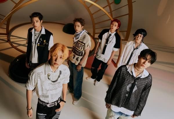 Miniatura 7 de P1HARMONY HARMONY Zero in 4th Mini álbum versión aleatoria CD+1p Poster+96p Folleto+1p de pie PhotoCard+1ea Logo Pegatina+1ea Sello de Foto+1