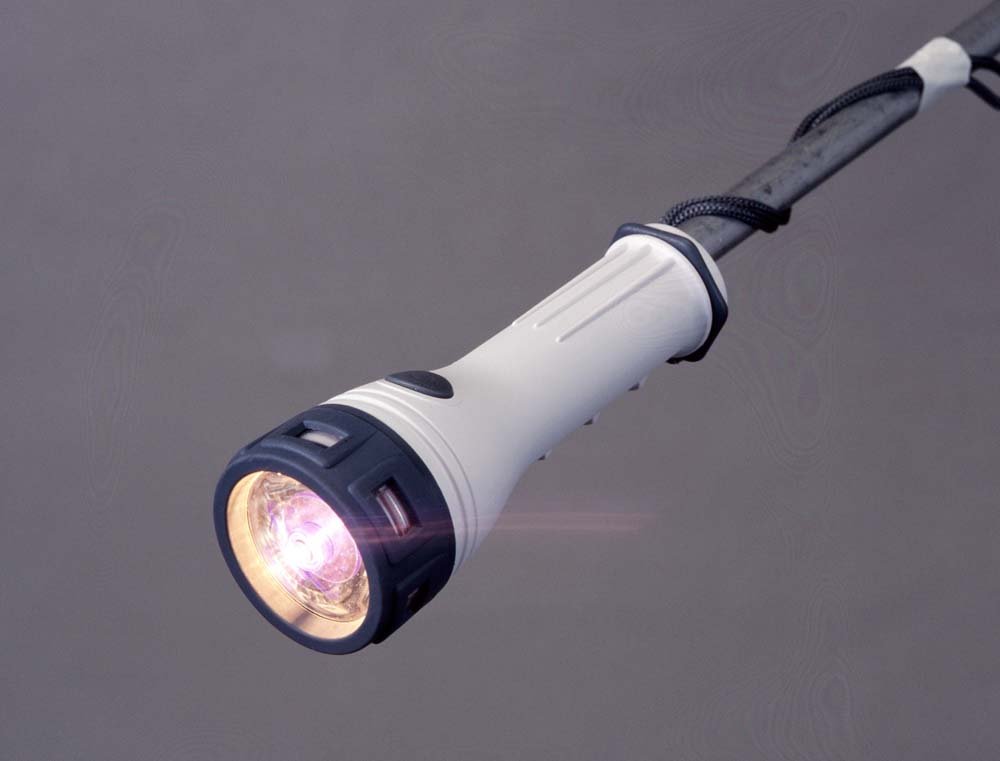 Amazon.co.jp : スマイルキッズ 懐中電灯 ハロゲン 防水 ライト 電池付