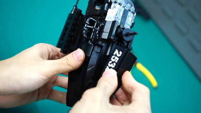 Mowcoページ Amazon.com: YounggDiy MOC-88275 MH-6 Little Bird Helicopter Model