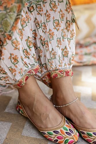 Image of LookMark Cotton Blend Women Kurta Set: Where Tradition Meets Trend: Stay Fashion-Forward Yet Rooted In Tradition With Our Stylish Ethnic Sets!