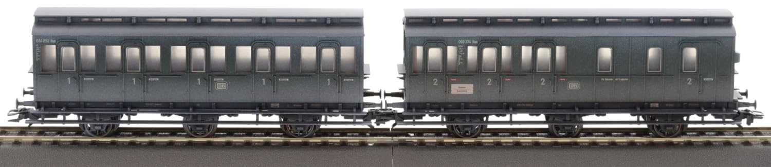 42048 H0 Abteilwagen-Set, DB. Ep. III verschneit