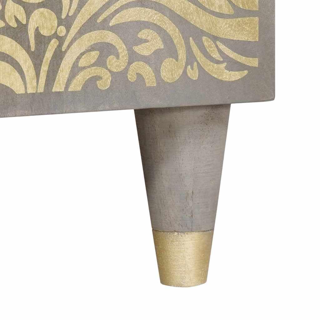 Credenza grigio e oro in legno massello mango 90 x 33 x 75 cm con pomelli in ottone e design serigrafato, vano portaoggetti con 2 ante a cerniera per soggiorno, media, hifi e stoccaggio