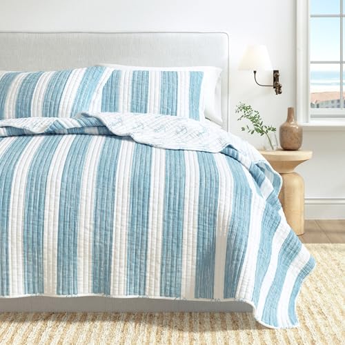 Image of Great Bay Home Full /Queen Coastal Quilt Bedding Set, Summer Coastal Quilt with Shams, Beach 3-Piece Reversible All Season Bedspread Quilt Set. Lightweight Nautical Quilted Coverlet. Blue.
