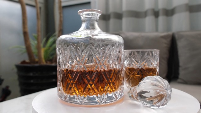 Amazon.com | Crystal Whiskey Decanter Set for Men, Premium 37 Oz