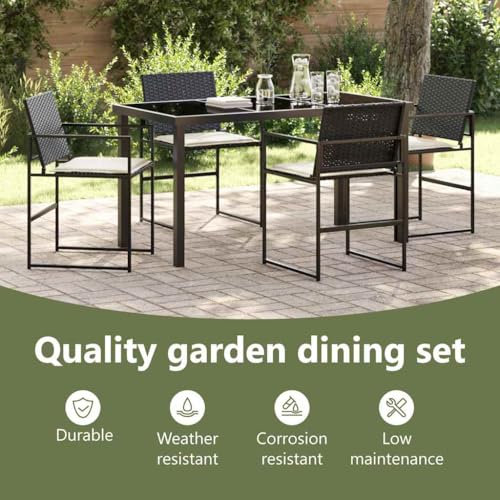 Chaises de patio en rotin et table noire pour optimiser les petits espaces