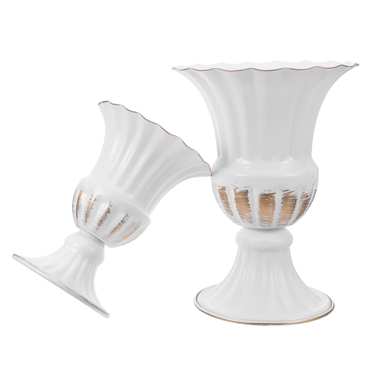 Vases en fer vintage blanc pour sublimer votre porche et votre bureau avec charme rustique
