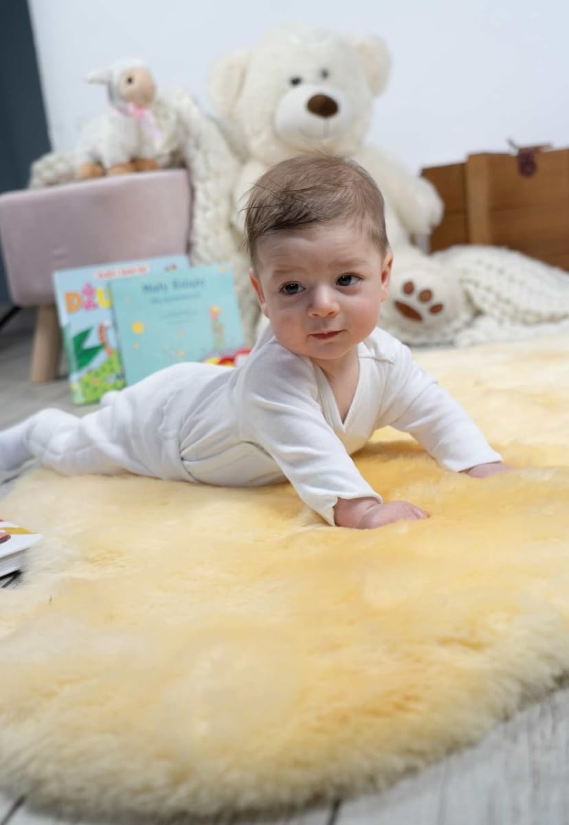Hollert German Leather Fashion Lammfell Baby waschbar ökologisch gegerbtes kuscheliges echtes Merino Schaffell (deutsche Qualität) Naturform Babyfell geschoren Größe 90-100