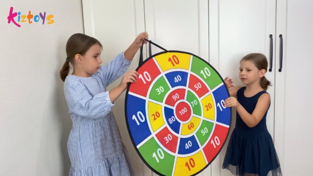 Jeu De Fléchettes Dinosaures Double Face 66 Cm – 12 Balles Collantes, 6 Fléchettes, 2 Crochets