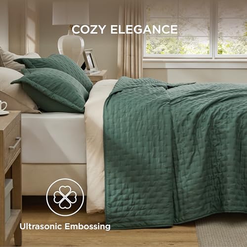 Image of Bedsure Quilts Queen Size - Dark Green Bedspread Queen Size & Lightweight Comforter, Modern Coverlet with Clover Pattern, Ultra Soft All-Season Bedding, 90 x 96 Inches