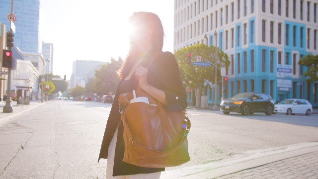 Bolso tote de cuero vegano para mujer miniatura 7