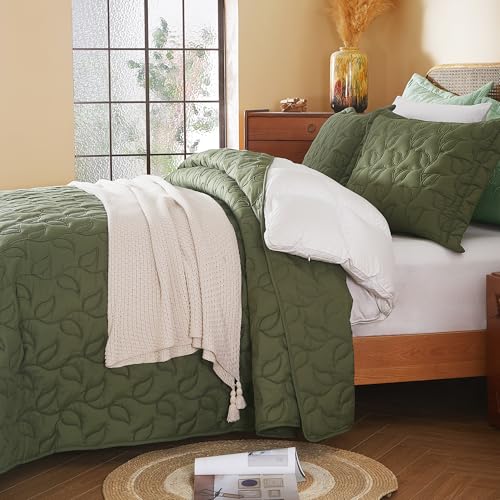 Image of EVENHUG Quilt Queen Size Bedding Set with Pillow Sham Lightweight Bedspreads Coverlet Soft Reversible Bed Cover for All Season 3 Piece