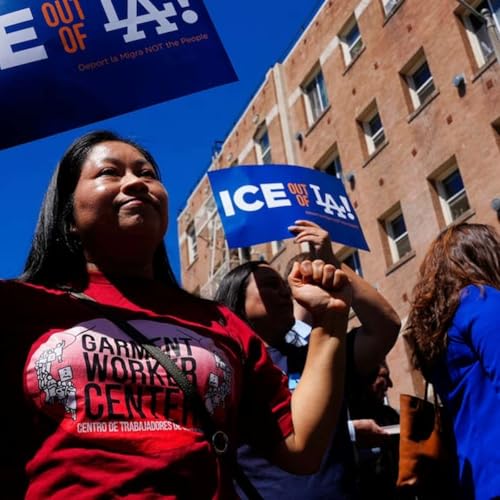 Supreme Court Ends Immigration Ban, Murdoch Finalizes Media Settlement, Israeli Strike Sparks Backlash, Elizabeth Tsurkov Is Freed, and more... Podcast Por arte de portada
