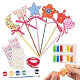 Einfach herzustellen: Verschiedene Farbfarben und Aufkleber, mit denen Sie Ihren eigenen Zauberstab entwerfen können. Lassen Sie Ihre kreativen Projekte mit diesen faszinierenden, hübschen Designs eine bezaubernde Wendung nehmen.