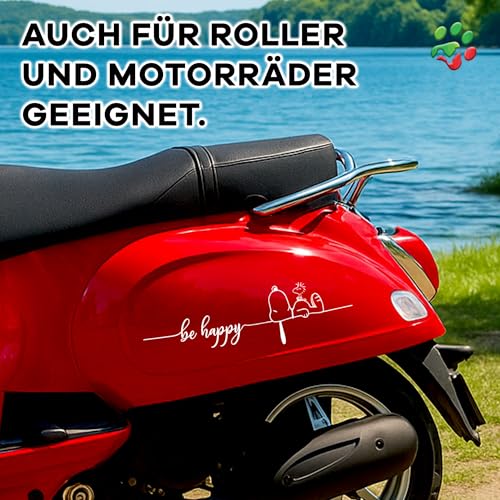 tradercat Auto Aufkleber Snoopy Be Happy - 2-teilig - 40cmx10cm - Sticker für alle Oberflächen - Fenster, Seitenspiegel, Heckscheibe, Motorhaube, Fahrzeug – mit Anleitung, Weiß