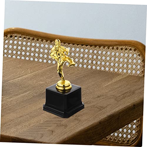 Sosoport 4Pcs Taekwondo Troféu Modelos De Plástico Goldendoodle Presentes Troféu Para Crianças Trofé