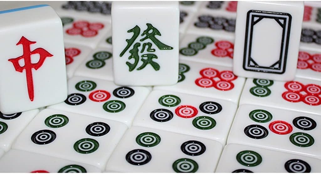 Chiński mahjong Zestaw do gry w chińskiego mahjonga, z 144 kafelkami do gry w stylu chińskim, łatwy do odczytania zestaw do gry na prezent/urodziny Interaktywna gra rozrywkowa dla wielu graczy