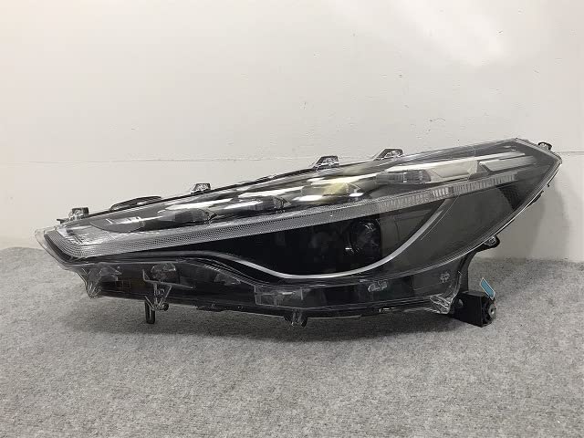 カローラクロス ZVG11 ZVG15 ZSG10　左　ヘッドライト　綺麗 カローラクロス ZVG11 ZVG15 ZSG10 左 ヘッドライト 綺麗 - メルカリ