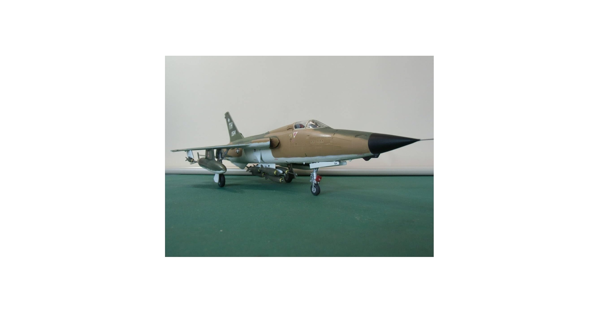 Amazon | 1/48 F-105 サンダーチーフ アメリカ空軍 UNITED