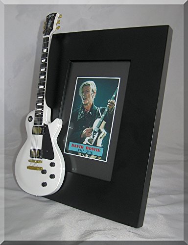 DAVID BOWIE �f���B�b�h�{�E�C�~�j�`���A�M�^�[�̎ʐ^�t���[��