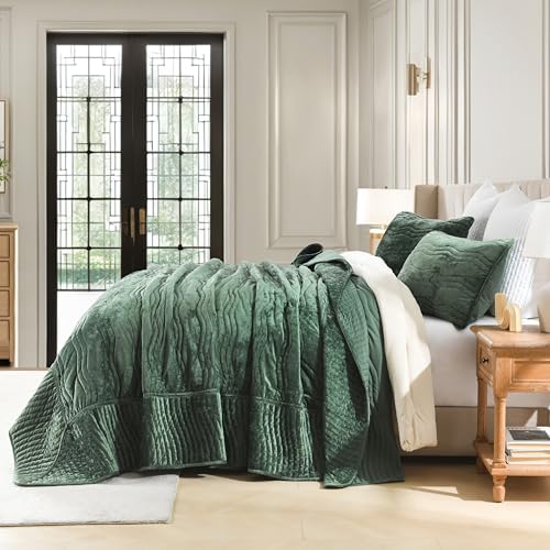 Image of Velvet Oversized King Quilt Set, California King Comforter Set Emerald Green Bedding Set (118 inch*118 inch) with 2 Pillow Shams, Luxurious Quilt Set,All-Season 3 Pieces