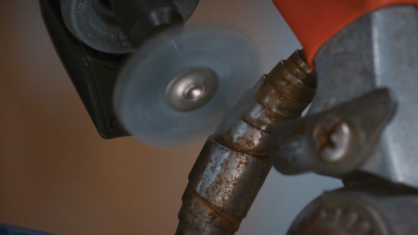 Dremel 538 Graupner Hochleistungs-Schleifbürste - Zubehörsatz für Multifunktionswerkzeug mit 1 Schleifbürste Ø26mm für Reinigungsarbeiten zum Entgraten, Rost beseitigen u.v.m. (Packung mit 2)