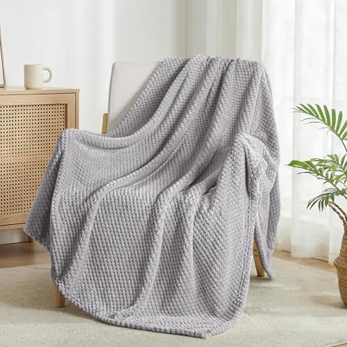 Exclusivo Mezcla Plaid Couverture Polaire Extra Large, Doux et Chaud, pour Canapé et Lit, Texture Gaufrée, Douillet et Léger, 130x170 CM, Gris Clair