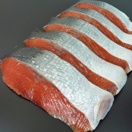 Amazon.co.jp: 魚水島 天然 塩紅鮭 ベニザケ 特大切身5切 甘塩 : 食品・飲料・お酒