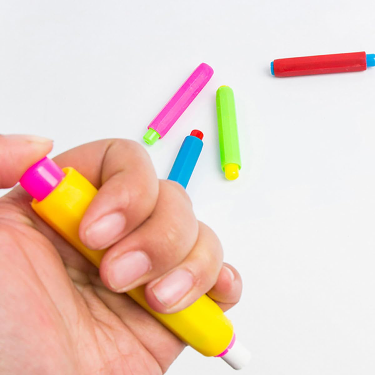 Zerodeko Lot de 25 Porte-craies Réglables en Plastique Pp Colorés, Clip de Protection pour Craies, Accessoires Scolaires Pratiques pour École, Bureau et Maison, Gardien de Plusieurs styles