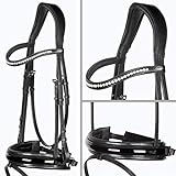 weitere Merkmale: ~ extra breiter Nasenriemen (5,5 cm) ~ gepolstertes schwedisches Reithalfte ~ anatomisches Stirnband ~ extra weiche Unterlegung ~ Ultra-Softleder ~ anatomisch geformtes Genickstück ~ ideale Druckverteilung ~ bestes Leder ~ Edelstahl Schnallen ~ Antislipzügel