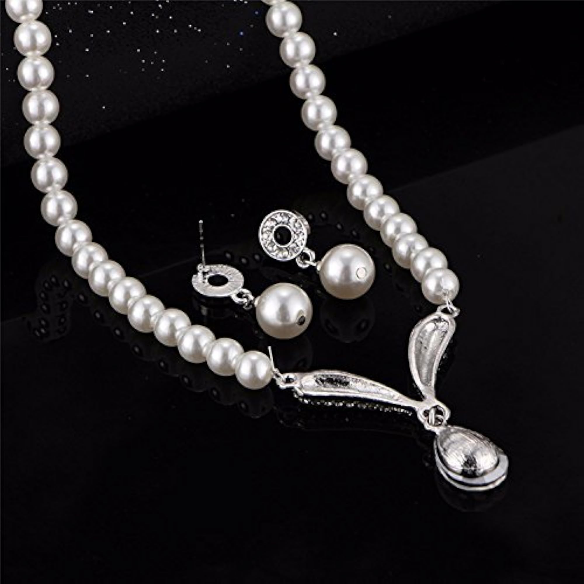 Cute AD & Pearl Necklace Set with Bracelet