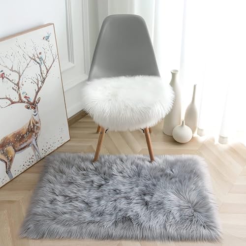 Faux Lammfell Schaffell Teppich 60 x 90 cm, Lammfellimitat Teppich Flauschiger Weicher Fell Teppiche Longhair Fell Lammfellimitat Carpet für Stühle Sofa Schlafzimmer Kinderzimmer (Grau, Rechteckig)