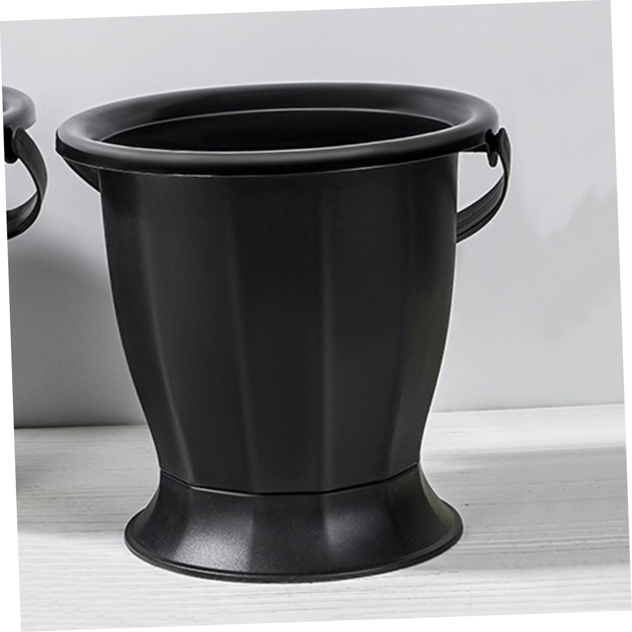 Portable Urinal for Adults and Boy Girl Sturdy Bedside Chamber Pot with Lid for Home Hospital Camping and Elderly Care