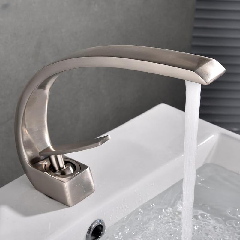 Robinet évier et vanité de salle de bain pour un rituel matin moderne
