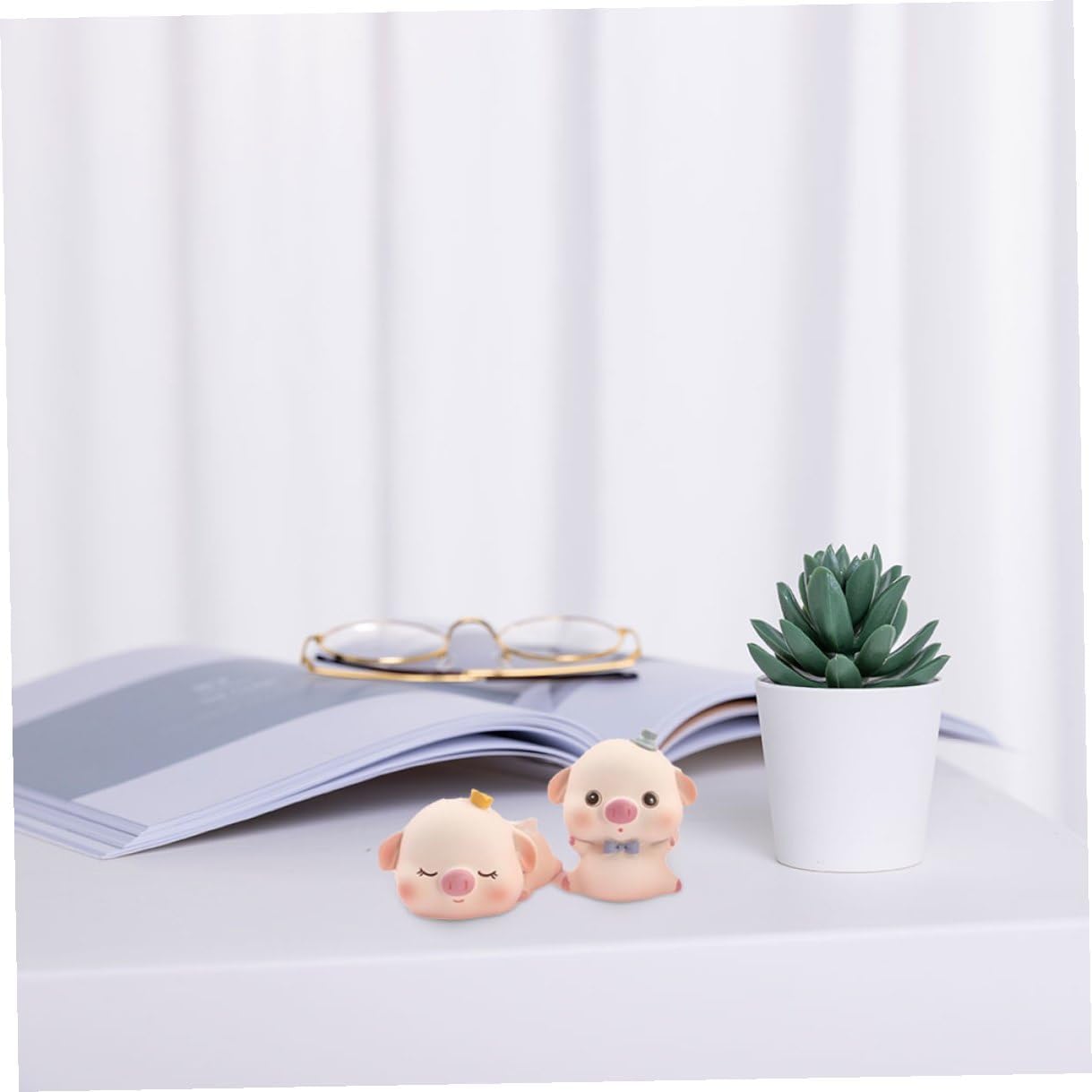 4pcs Cute Pig Cake Ornaments Resin Miniature Animal Figurines Cartoon Piggy Decor for Birthday Party Home Office Desk Decorations
