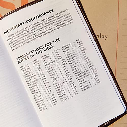 NKJV, Reference Bible, Personal Size Giant Print, Hardcover, Black, Red Letter Edition, Comfort Prin