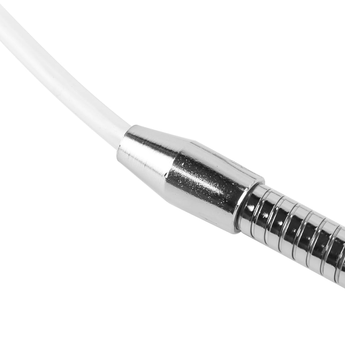 Tubo flexible de refrigeración por agua y aceite de metal con boquillas redondas para alto impacto en máquinas herramienta CNC, fresadoras y tornos.