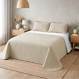 Liniva Home Colcha Bouti Termosellada para Verano y Entretiempo. 100% Microfibra - Modelo Vejer. Colcha Cubre Cama Multiusos. Incluye Dos Fundas de cojín. (Vejer - Beige/Blanco, Cama 135 cm)
