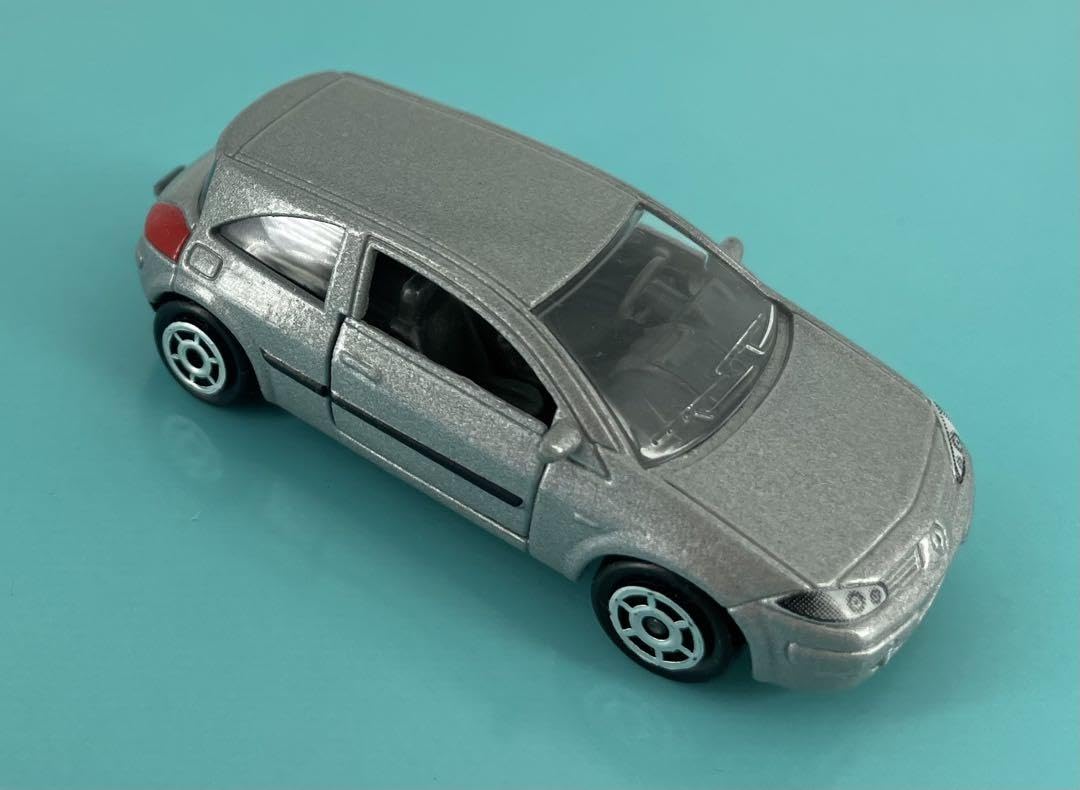 Amazon.co.jp: マジョレット ルノー メガーヌⅡ シルバーミニカー