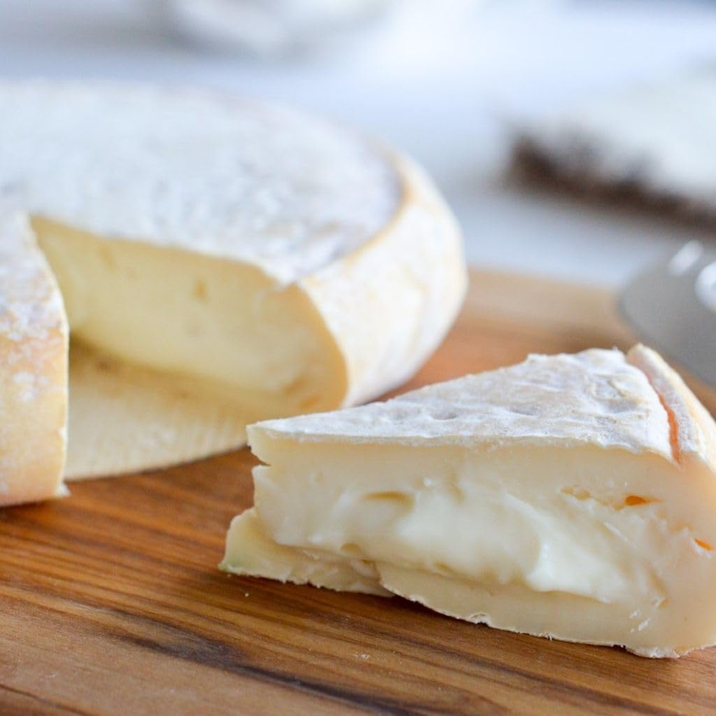 Reblochon de Savoie AOP Fermier – Fromage au Lait Cru de Vache – Pièce Entière 520g environ - Texture Onctueuse & Goût de Noisette – Idéal pour Tartiflette et Plateau