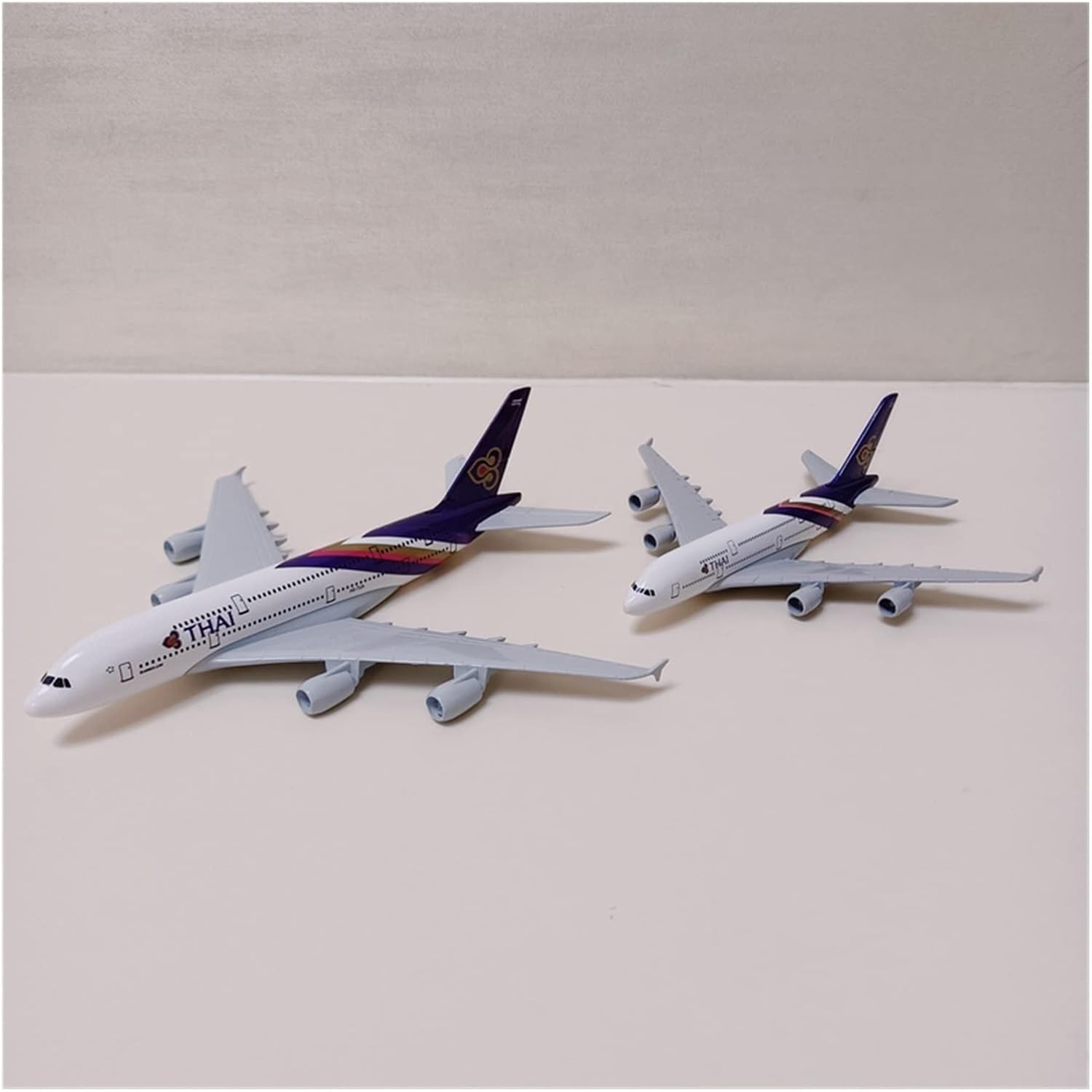 飛行機の模型をコピー 16 センチメートルタイ航空 A380 エアバス合金プロポーションダイカストシミュレーション航空機モデルとホイ