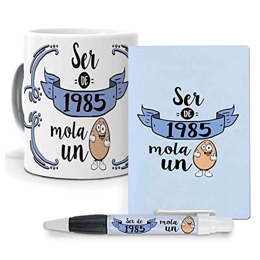mundohuevo Pack Original y Personalizado para Regalo, Ideal para cumpleaños, con año de Nacimiento. Ser de 1985 Mola un Huevo. Libreta, boligrafo y Taza Maxima Calidad.